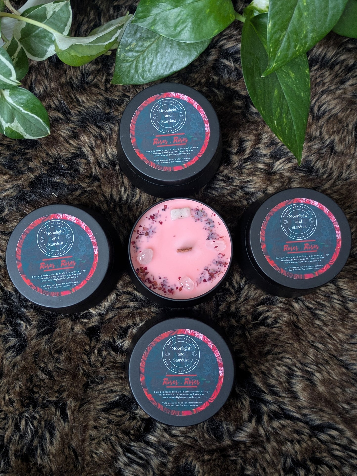 * 4 left * Regular Scent : Roses / 4oz / Wood wick