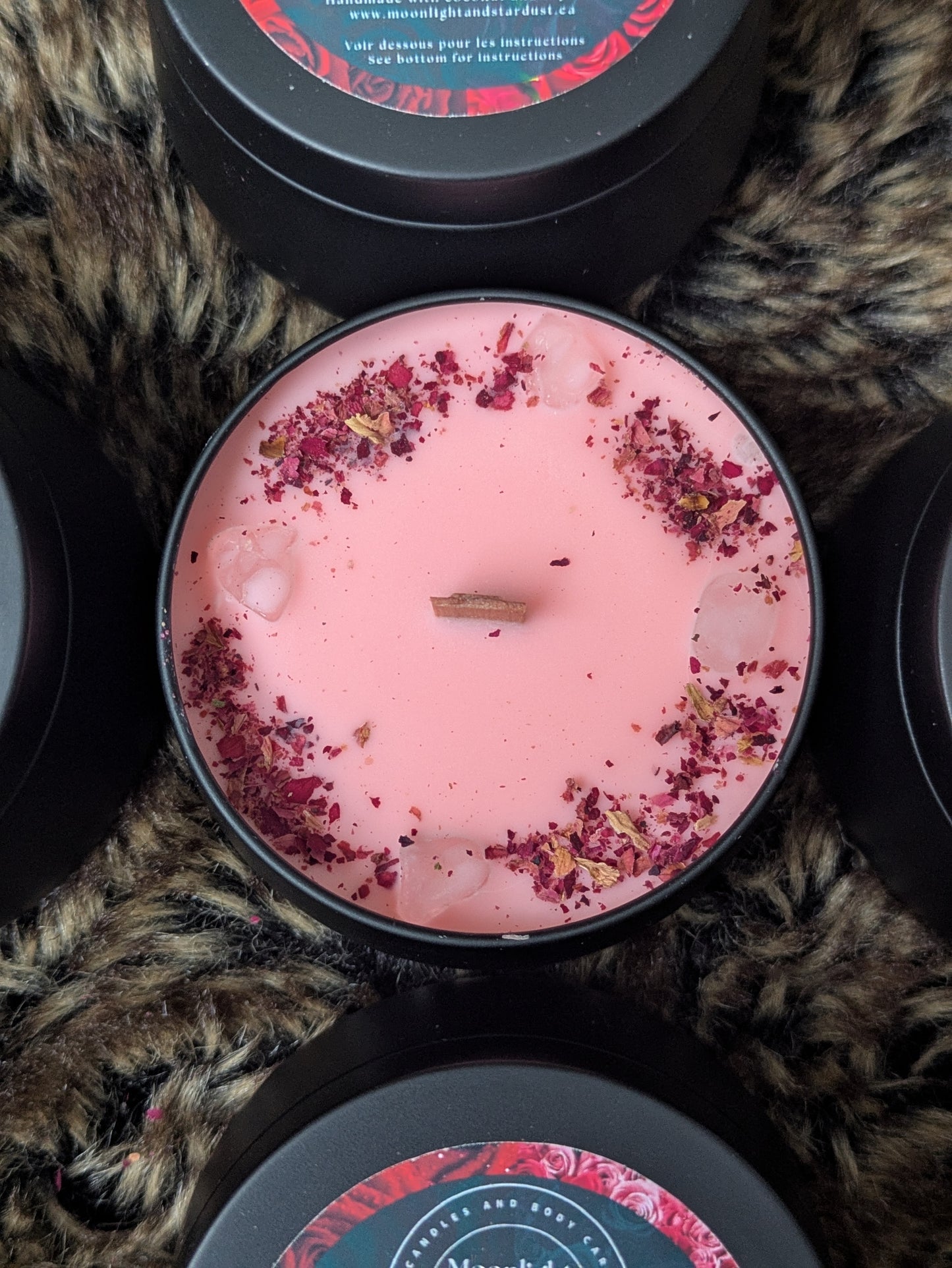 * 4 left * Regular Scent : Roses / 4oz / Wood wick